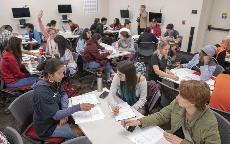 Students work on problems on polarity and charge in Chem 31AC.
Chemistry 31AC taught by Charlie Cox is a companion to Chem 31A.